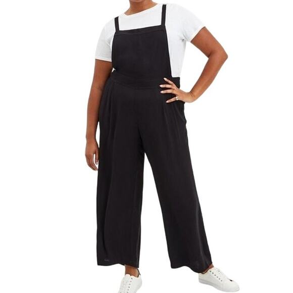 torrid Pants - Nwt Torrid Black Wide Leg Stretch Crepe Strappy Jumper/Jumpsuit Sz 4 (4X)